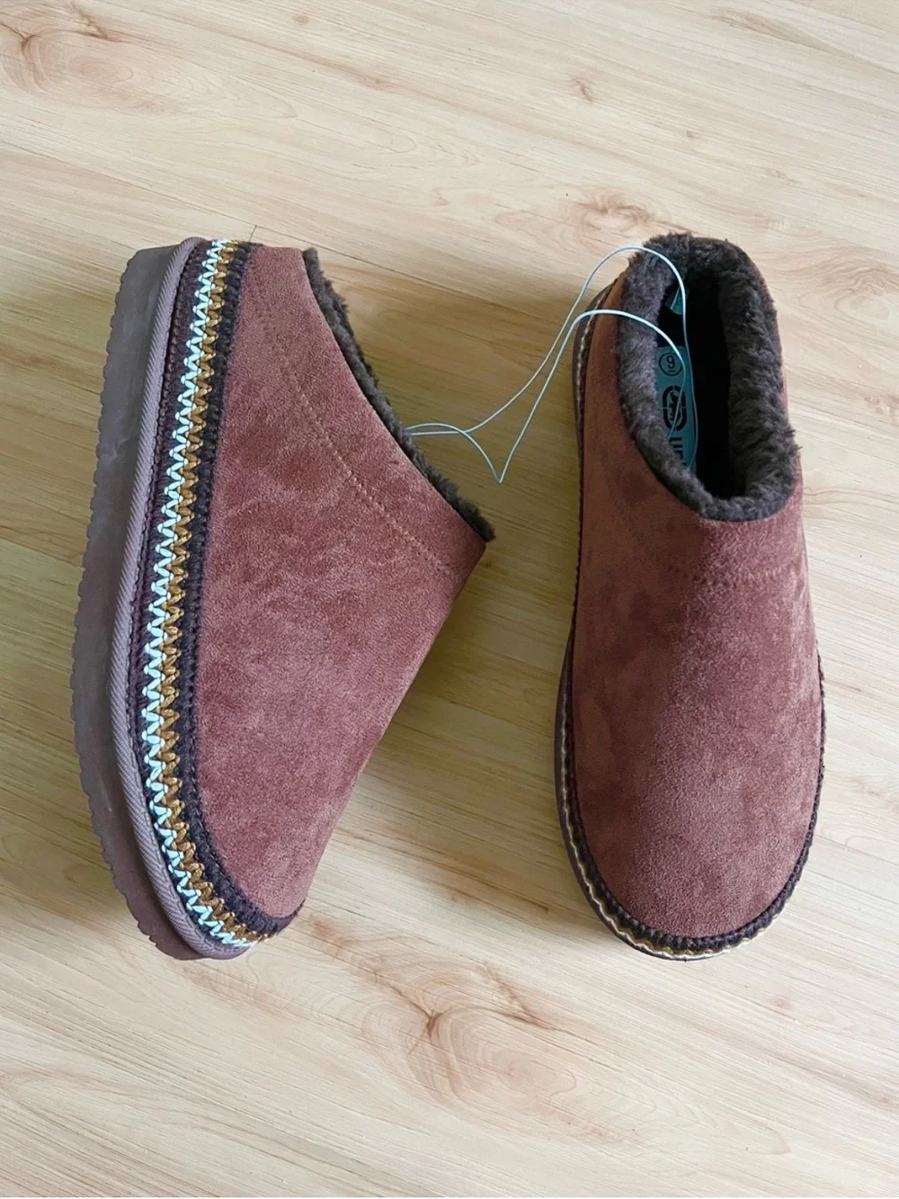 Unltd Women's Brown Suede Slip-On Slippers Faux Fur Lined 9.0 US